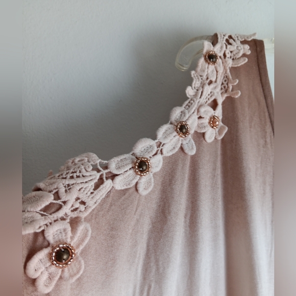 🚨Venus Brown Ombre Blouse with Floral Lace EUC - Picture 3 of 6